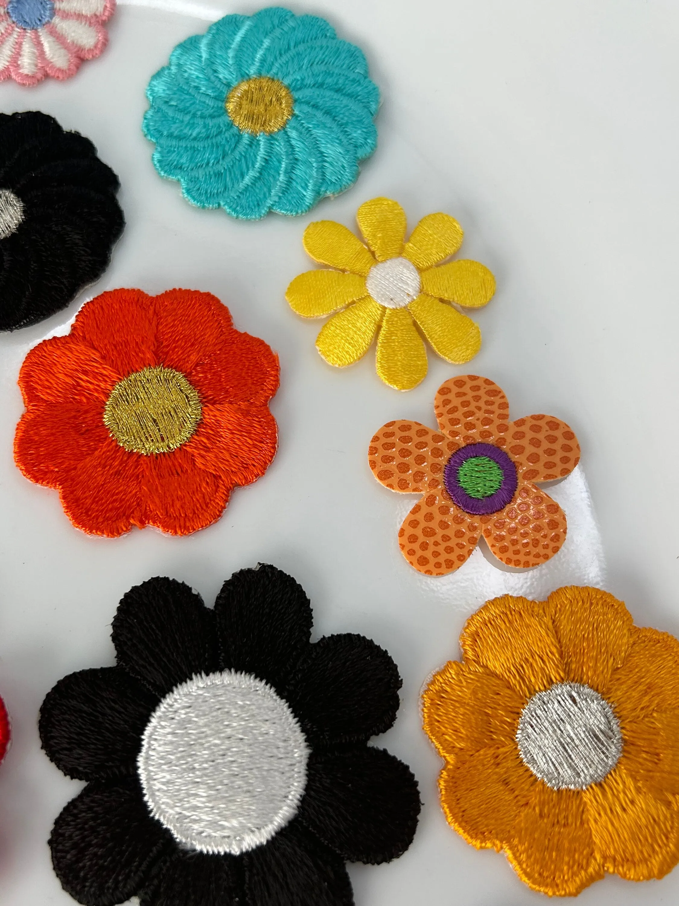 Adhesive patches iron on appliqués vintage wholesale embroidered appliqué flowers daisy floral sets #49