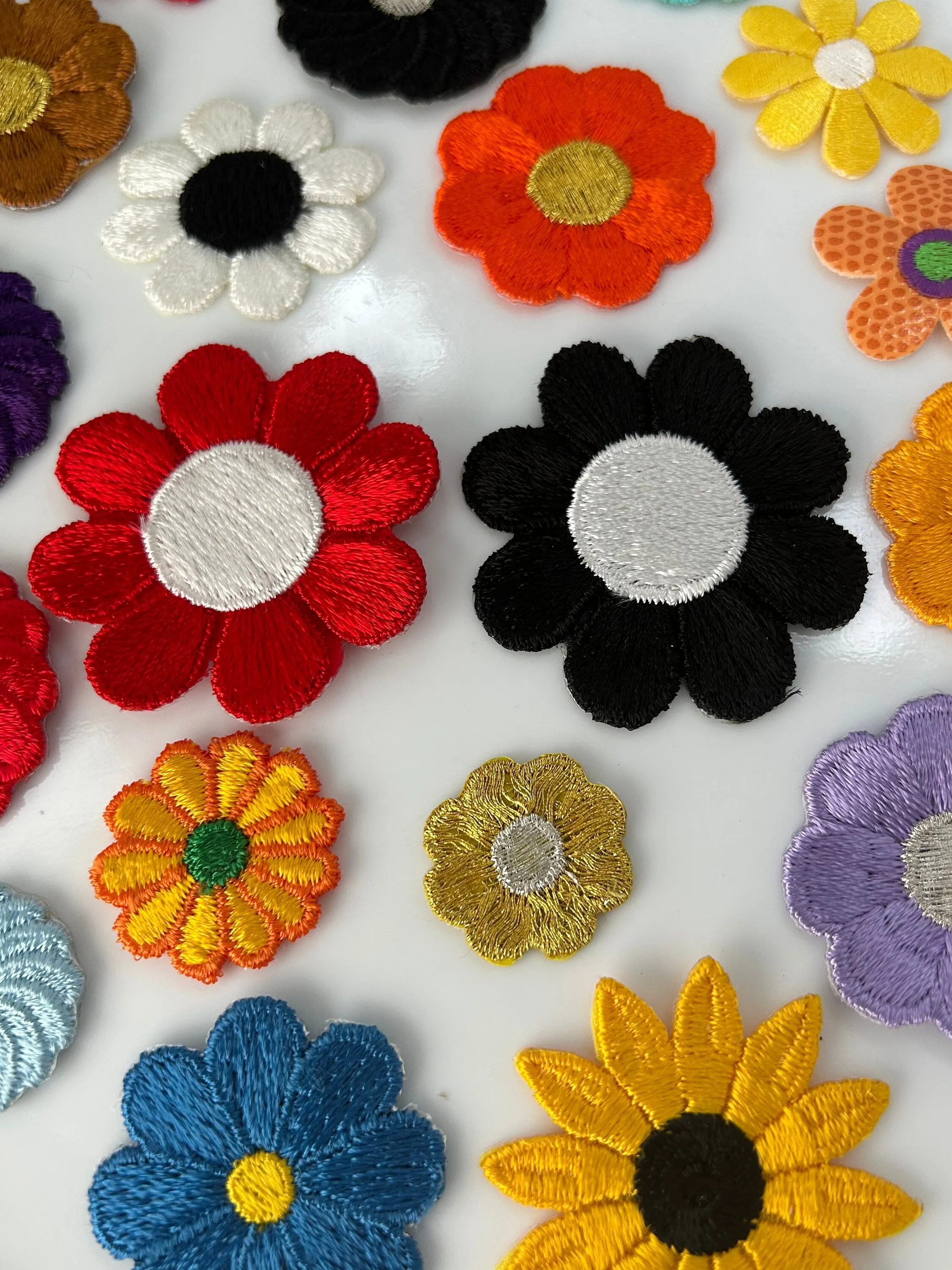Adhesive patches iron on appliqués vintage wholesale embroidered appliqué flowers daisy floral sets #49
