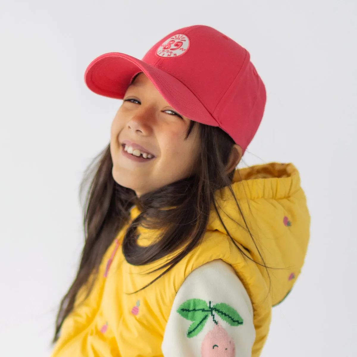 Casquette rose à visière arrondie, enfant || Pink cap with rounded peak and embroidery, child