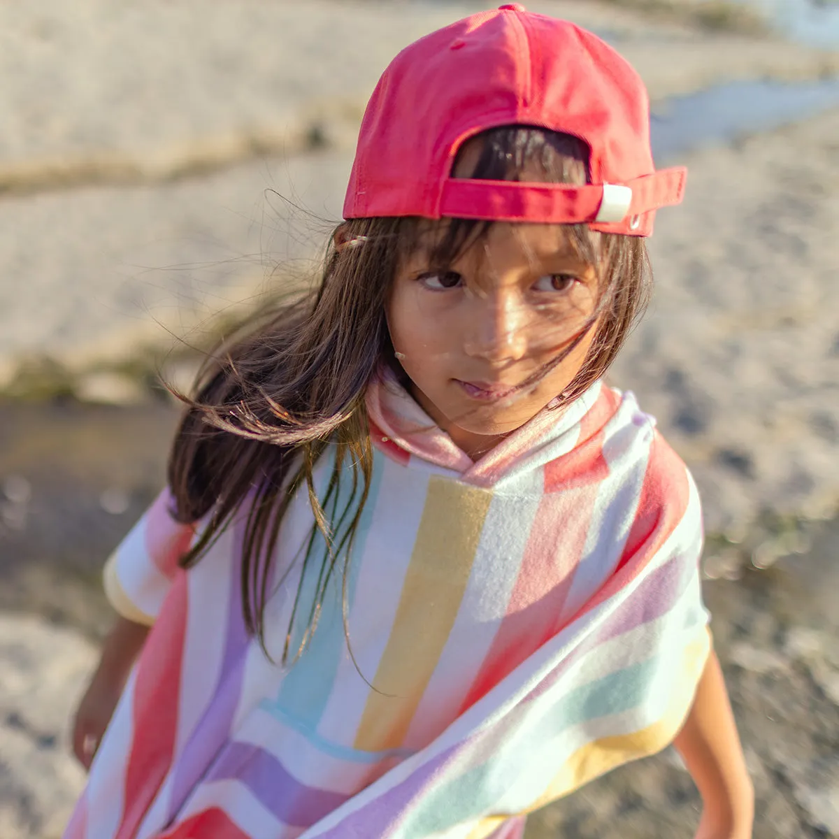 Casquette rose à visière arrondie, enfant || Pink cap with rounded peak and embroidery, child