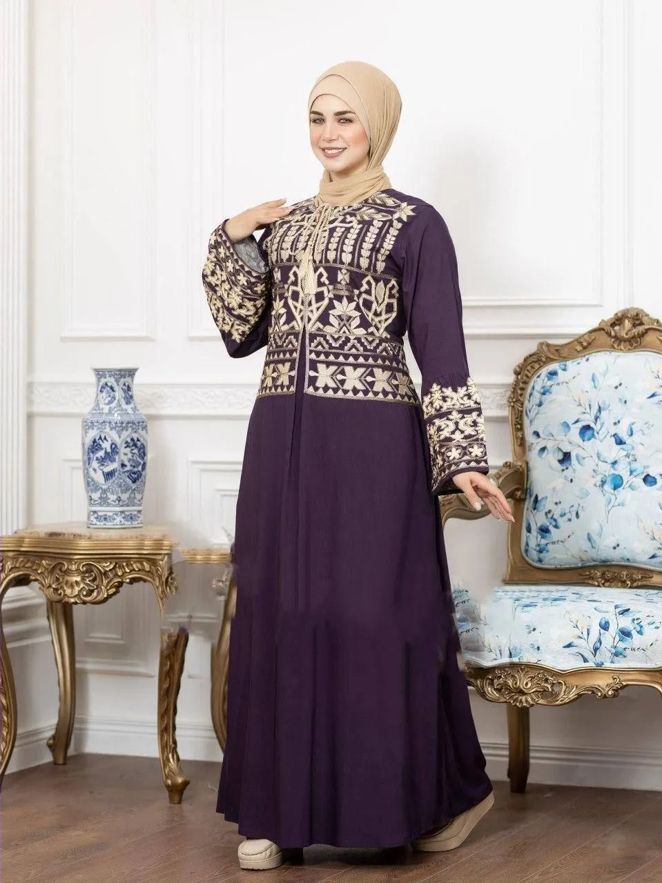Embroidered cotton abaya
