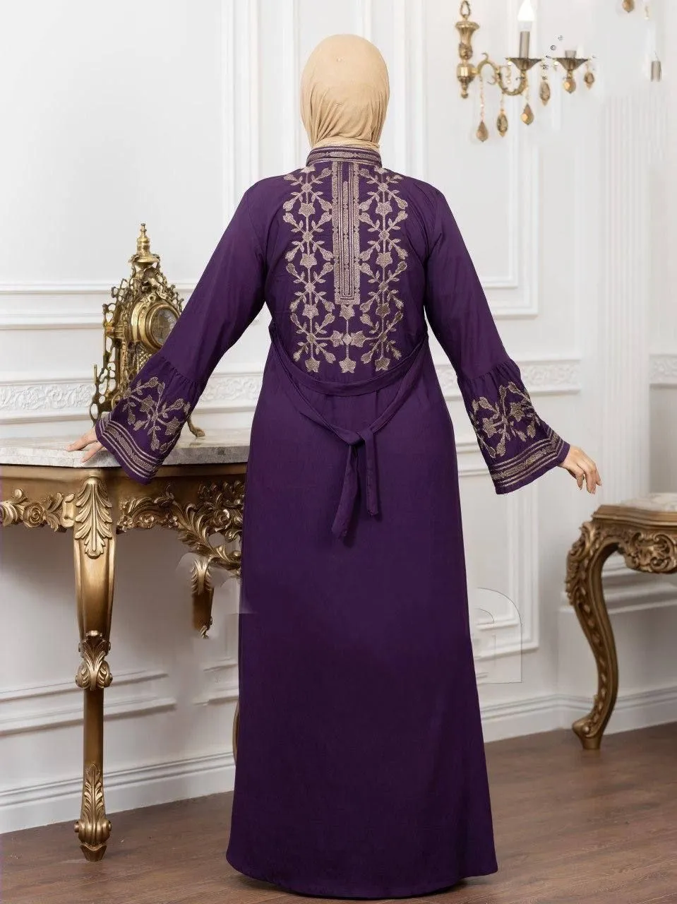 Embroidered cotton abaya