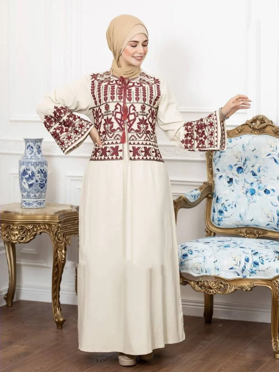 Embroidered cotton abaya