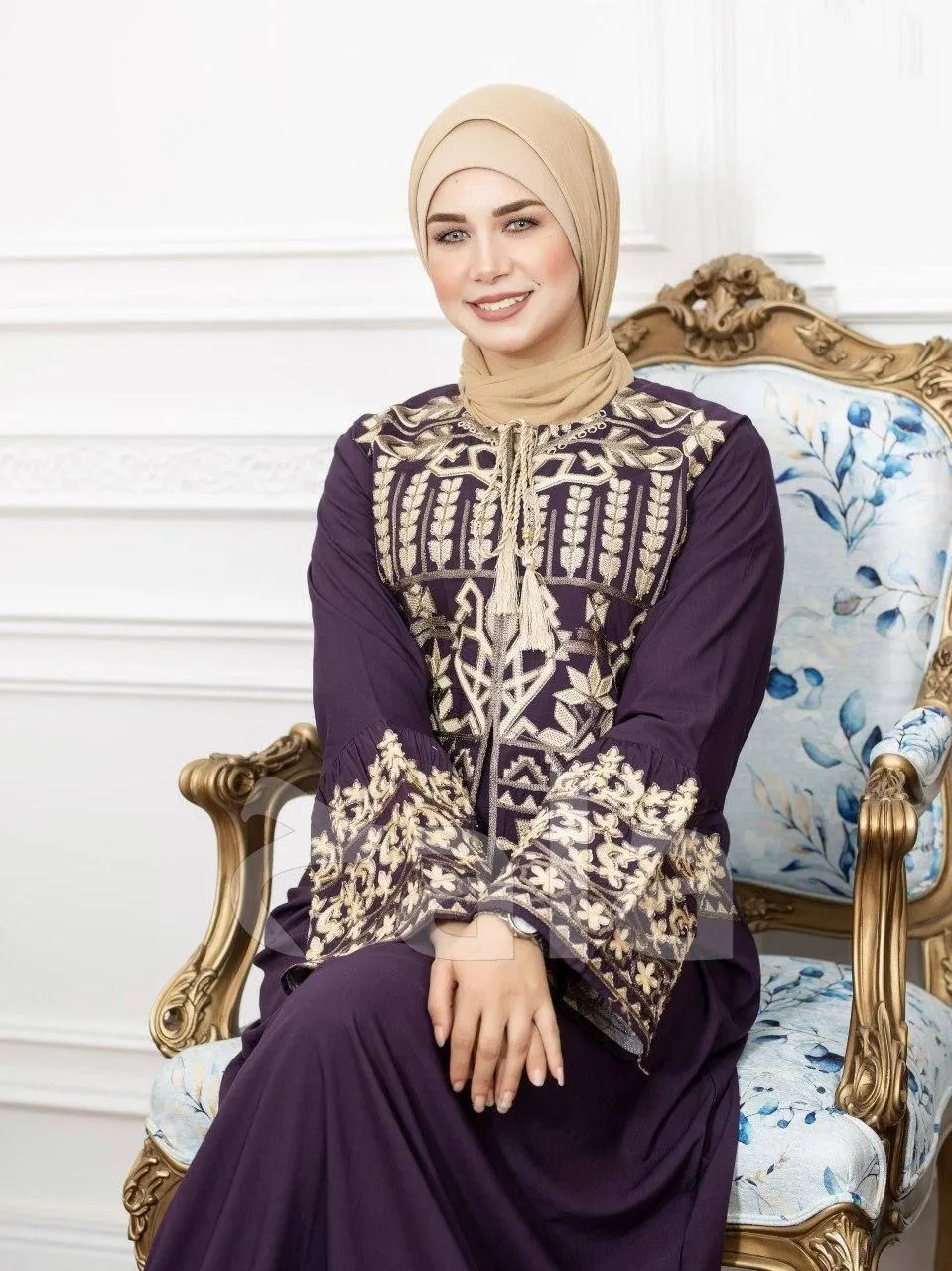 Embroidered cotton abaya