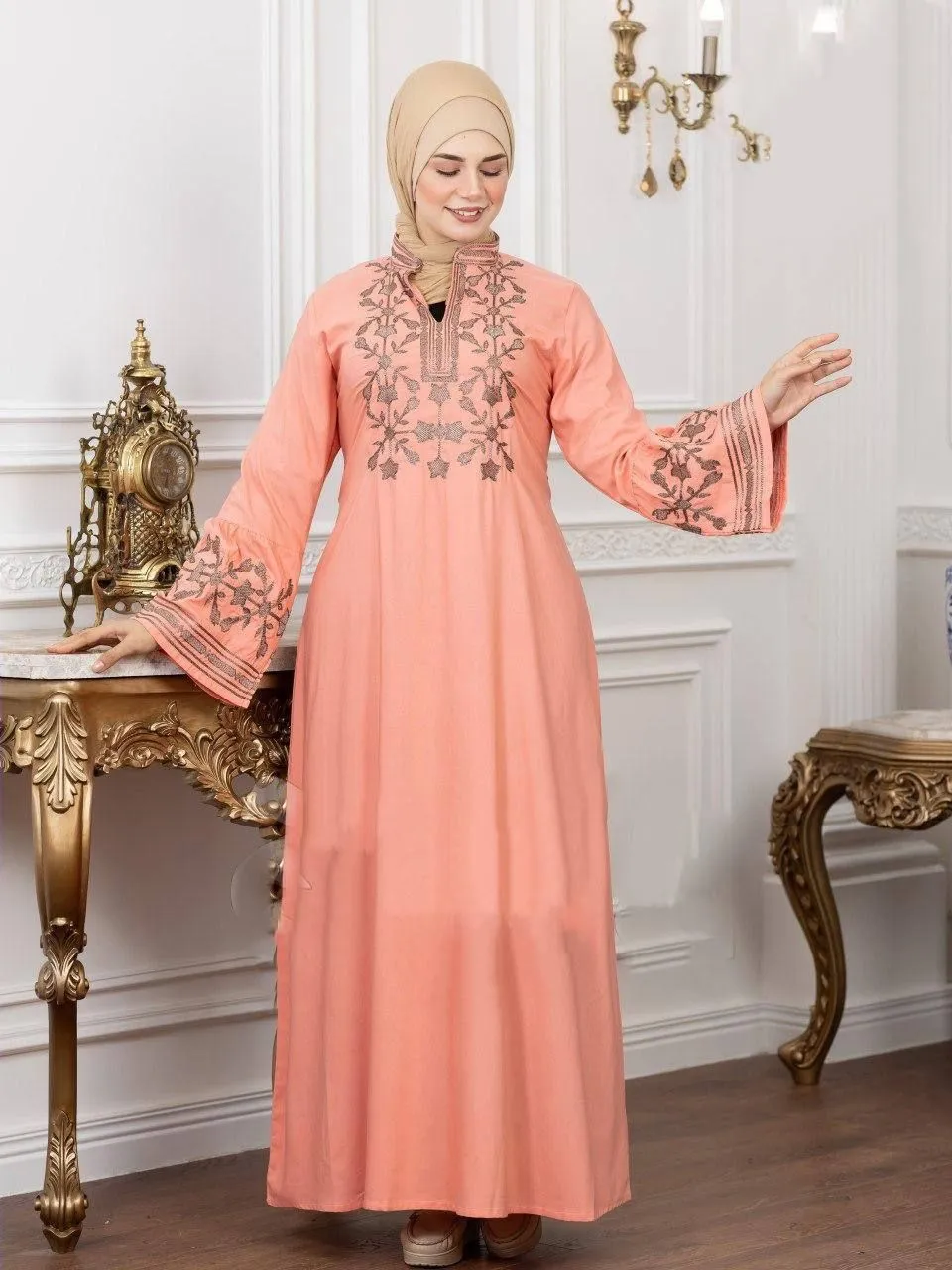 Embroidered cotton abaya