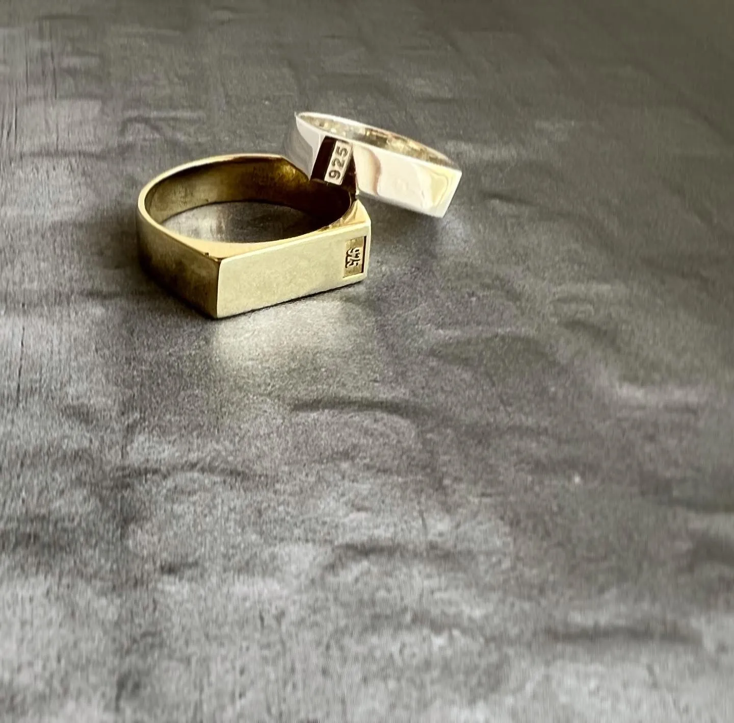 Hallmark Plateau Pinky Ring