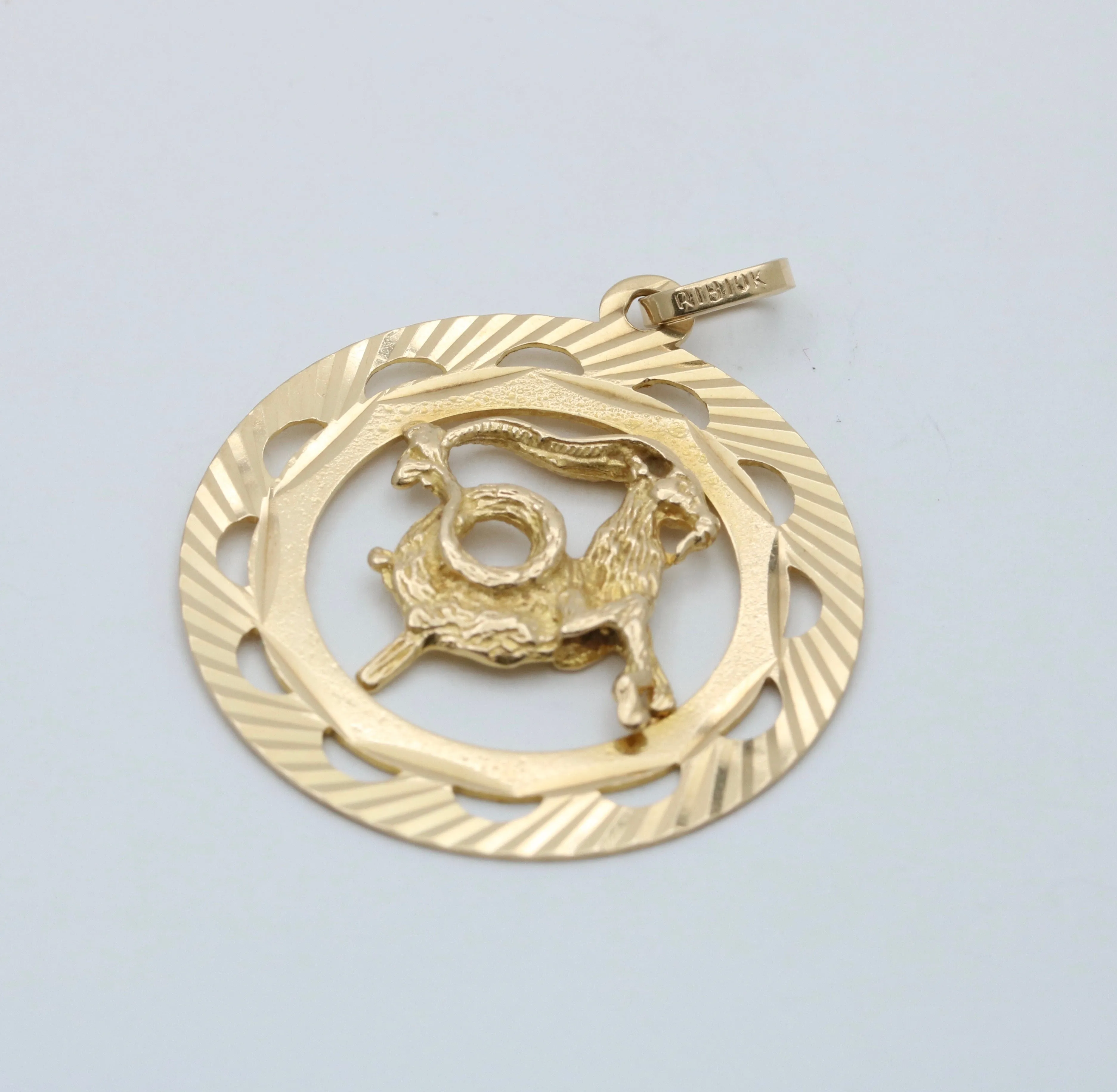 Large 10K Gold Radiant Zodiac Capricorn Disc Charm