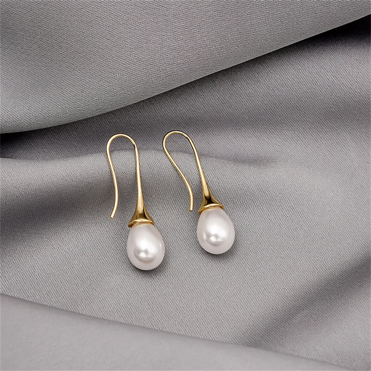 Pearl & 18K Gold-Plated Drop Earring