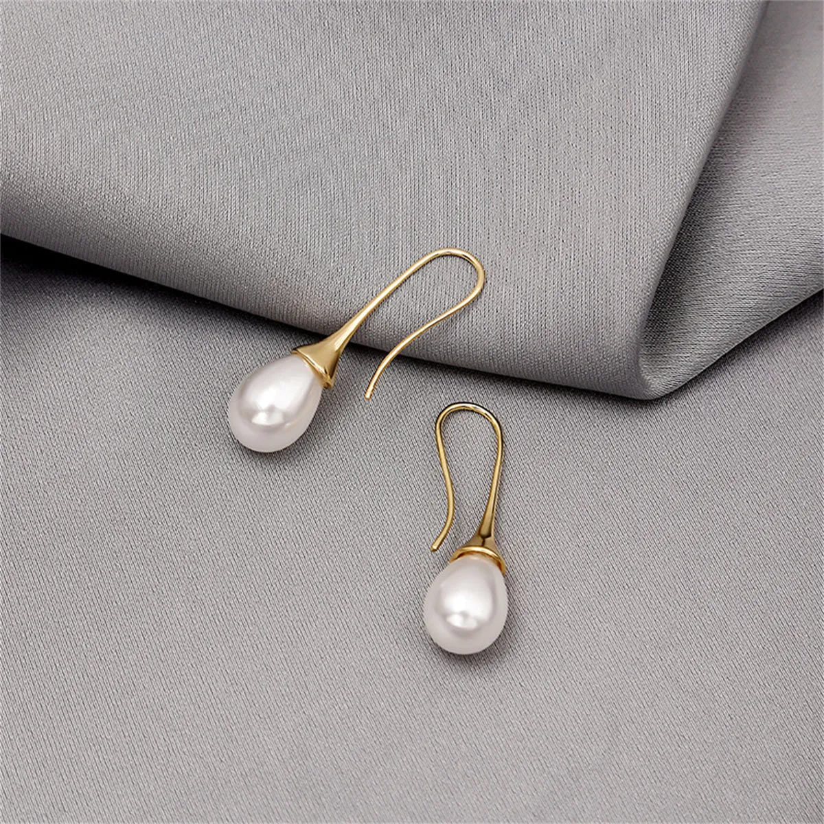 Pearl & 18K Gold-Plated Drop Earring