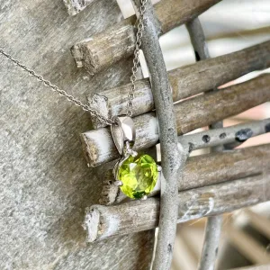 Petite Filigree Round Cut Peridot Pendant